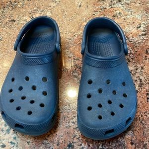 Navy Crocs W9 M7